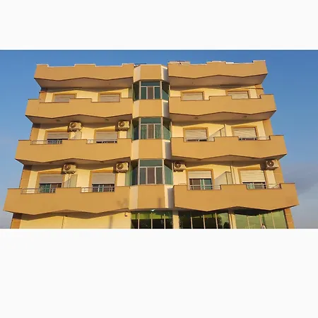 Risus Hotel *