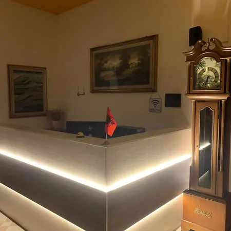 Risus Golem (Tirana)