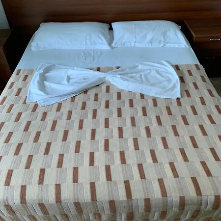 Risus Golem (Tirana)