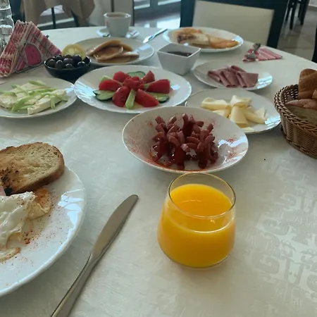 Risus Hotel Golem (Tirana)